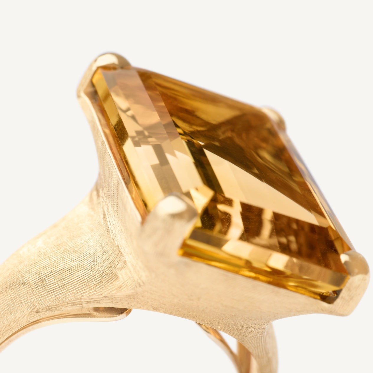 18K Yellow Gold Yellow Quartz Cocktail Ring