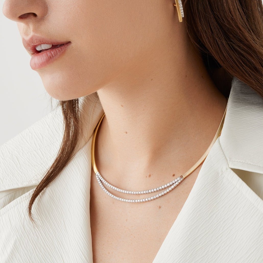 A single 18K yellow gold coil strand, carefully created with the brand’s exclusive coil technique and embellished with two brilliant-cut diamond bars.